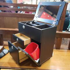 キャスター付きドレッサーの画像