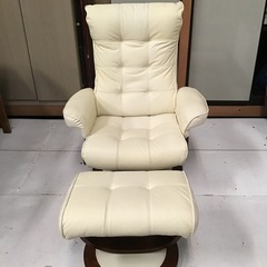 パーソナルチェアー　オットマン付きの画像
