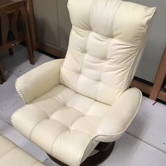 パーソナルチェアー　オットマン付きの画像