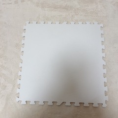 多摩センター 未使用 ニトリNITORI Nパズルマット  (ムジ5 BE )ベージュ１枚ホワイト２枚 
の画像