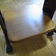 セール中につき、通常特価2,398円より半額の1,199円!　【27】サイドワゴン　サイドテーブル　家電ラック　電源付き　キャスター付きワゴン　収納　　の画像