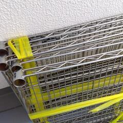 金属の頑丈な網棚5枚と棒