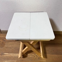 折りたたみ椅子の画像