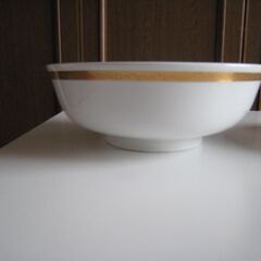 中古！22㎝丼2枚差し上げます。