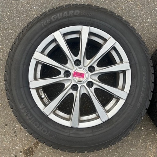 【クラウン】スタッドレスタイヤ、ホイール付き　215/60/16