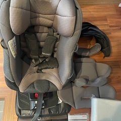 アップリカ　クルリラプレミアム　チャイルドシート
