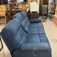 O2412-809 3人掛け電動リクライニングソファ ネイビー 年式表記無し 動作確認済み 汚れ有りの画像