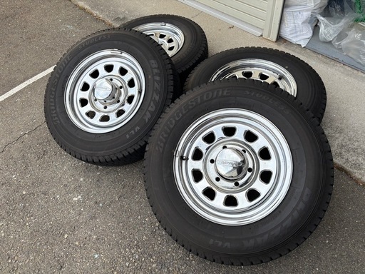 ハイエース　スタッドレス　デイトナホイール