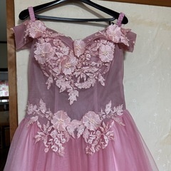 ピンクのドレスの画像