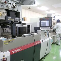 〈有限会社坂本鉄工〉【精密電子機器部品製作】賞与あり（前年度実績3.8ヶ月分）/ほぼ土日休み/定時退社推奨/マシニングセンタ経験者を大募集！の画像