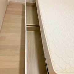 ダブルベッド　マットレス付きの画像