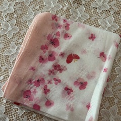 ⭐︎お譲り決定⭐︎【新品】ハナエモリのハンカチの画像