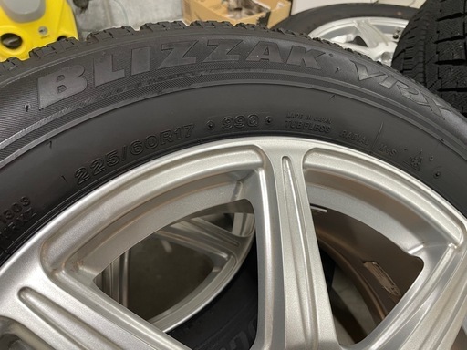 225/60R17スタッドレスタイヤ PCD100ブリヂストンVRX スバルXV