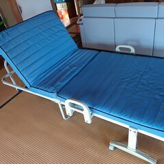 介護用リクライニングベッド◆折りたたみ可能◆落ち着いた青色で快適！