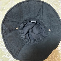 ⭐︎つばがある黒✖️リボン付帽子　綿100%５６㎝の画像