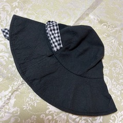 ⭐︎つばがある黒✖️リボン付帽子　綿100%５６㎝の画像