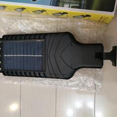 新品　人感センサー付太陽光充電式リモコンLEDライト②の画像