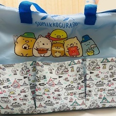 新品　すみっコぐらしすみっコキャンプ5ポケット付き保冷バッグ
の画像