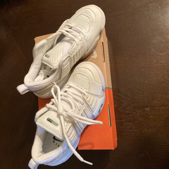 テニスシューズ