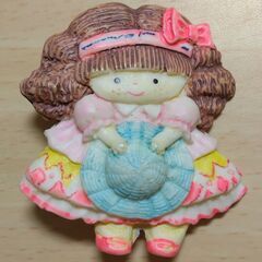 ブローチ　少女