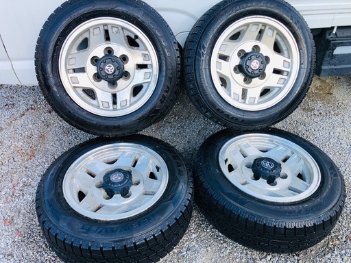 ランドクルーザー用アルミ付きスタッドレス4本組み