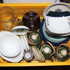 食器等いろいろありますの画像