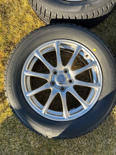 未使用品　215/60R17 スタッドレスタイヤアルミホイールセット