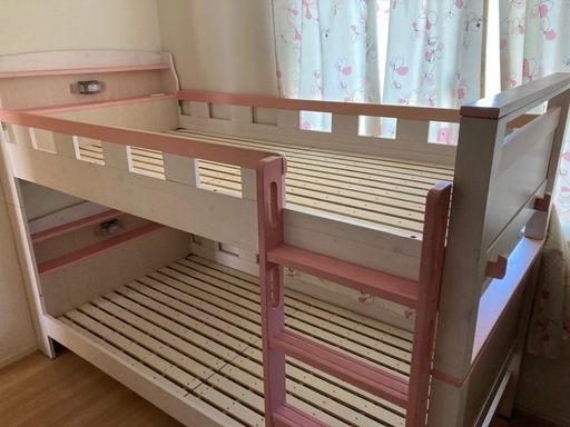 只今値引き中！子供用2段ベッド　敷布団付き