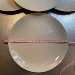 白いお皿4枚の画像