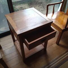 縁側　椅子２脚　座卓　の画像