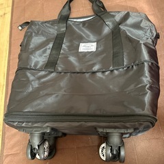 コロ付きカバンの画像