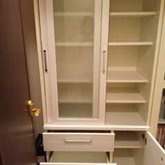 食器棚の画像