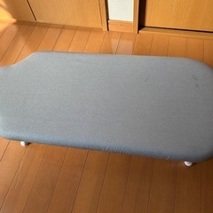 アイロンとアイロン台の画像