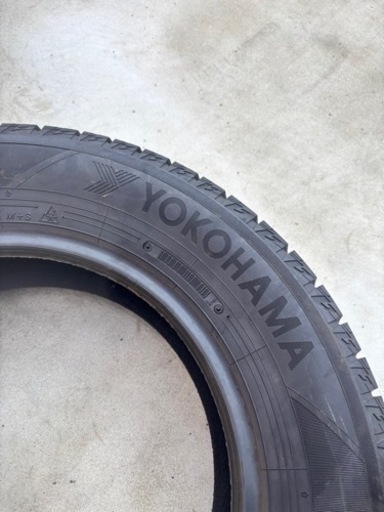 スタッドレスタイヤ　195/65R15