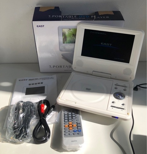 【中古品】EAST 乾電池式 7型 ポータブルDVDプレーヤー DVD-P770 首振り SDカード USB端子付き 3電源タイプ リモコン付き