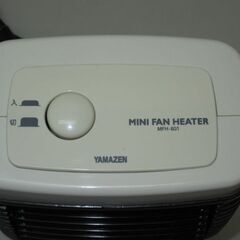 stp-2985　山善　ミニファンヒーター　MFH-601　壁掛け　風向調節可　ポータブル温風器　ミニヒーター　足元ヒーター　ポータブルヒーター　電気暖房　暖房器具　足元　トイレ　デスク　キッチン　YAMAZEN　ヤマゼンの画像