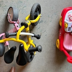 おもちゃ車3つ