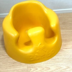 ベビーチェアとバンボベビーソファの画像