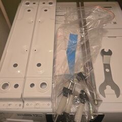 こちら1年半前に購入をいたしました。 一人暮らしで使っていたのでそんなに高頻度で回してはおりません。   コンパクトながら大容量12kgのドラム式洗濯乾燥機。「液体洗剤・柔軟剤自動投入機能」を搭載している。 「UVエアウォッシュ」を採用し、シワを伸ばせて除菌・消臭もできる。まっすぐドラムできれいに素早く仕上げる「洗濯標準コース29分」を搭載。 黄ばみを落とし、除菌もできる「お湯洗いモード」付き。乾燥方式はヒートポンプ乾燥を採用。 容量 洗濯・脱水 12kg / 乾燥 6kg 標準使用水量(定格) 洗濯～乾の画像