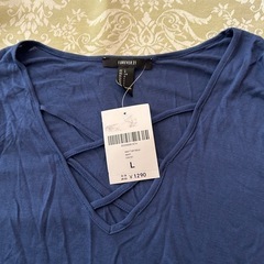 ⭐︎【新品タグ付】Forever２１紺色半袖カットソーLの画像