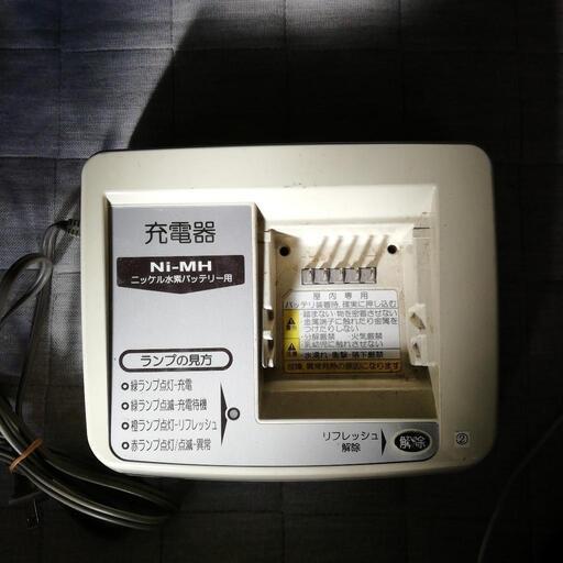 値下げ⤵️ニッケル専用充電器とバッテリー