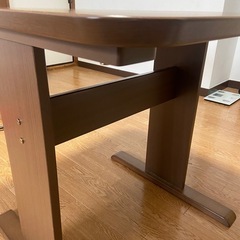 机、ダイニングテーブルの画像