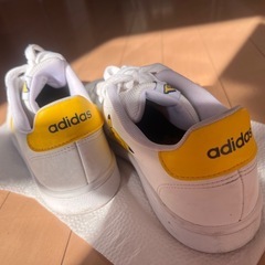 adidas ピカチュウコラボスニーカー 23.5の画像