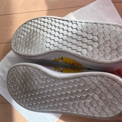 adidas ピカチュウコラボスニーカー 23.5の画像