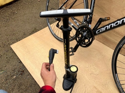 お話し中　ロードバイク(装備品等付) Cannondale キャノンデール CAAD8　
