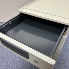【まとめ買い割引最大半額】鍵付き オフィス用キャスター付きキャビネットの画像