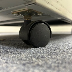 【まとめ買い割引最大半額】鍵付き オフィス用キャスター付きキャビネットの画像