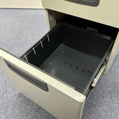 【まとめ買い割引最大半額】鍵付き オフィス用キャスター付きキャビネットの画像
