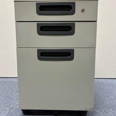 【まとめ買い割引最大半額】鍵付き オフィス用キャスター付きキャビネットの画像