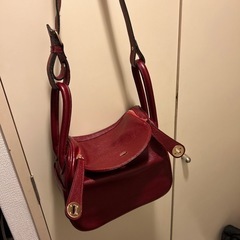 赤いバッグ差し上げます。
